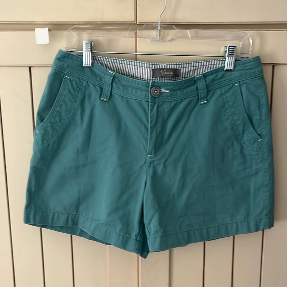 Gently worn shorts with pockets and nice detail